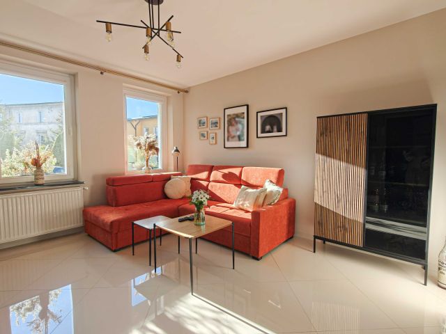 Mieszkanie 3-pokojowe Jelenia Góra Cieplice Śląskie-Zdrój. Zdjęcie 1