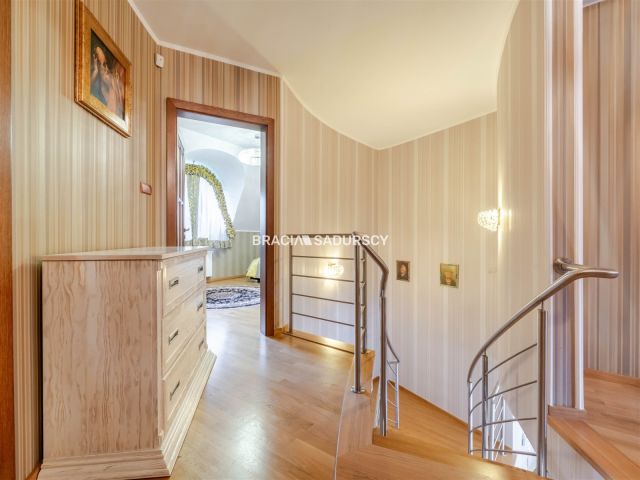 dom wolnostojący, 5 pokoi Myślenice Zarabie, ul. Bukowa. Zdjęcie 29