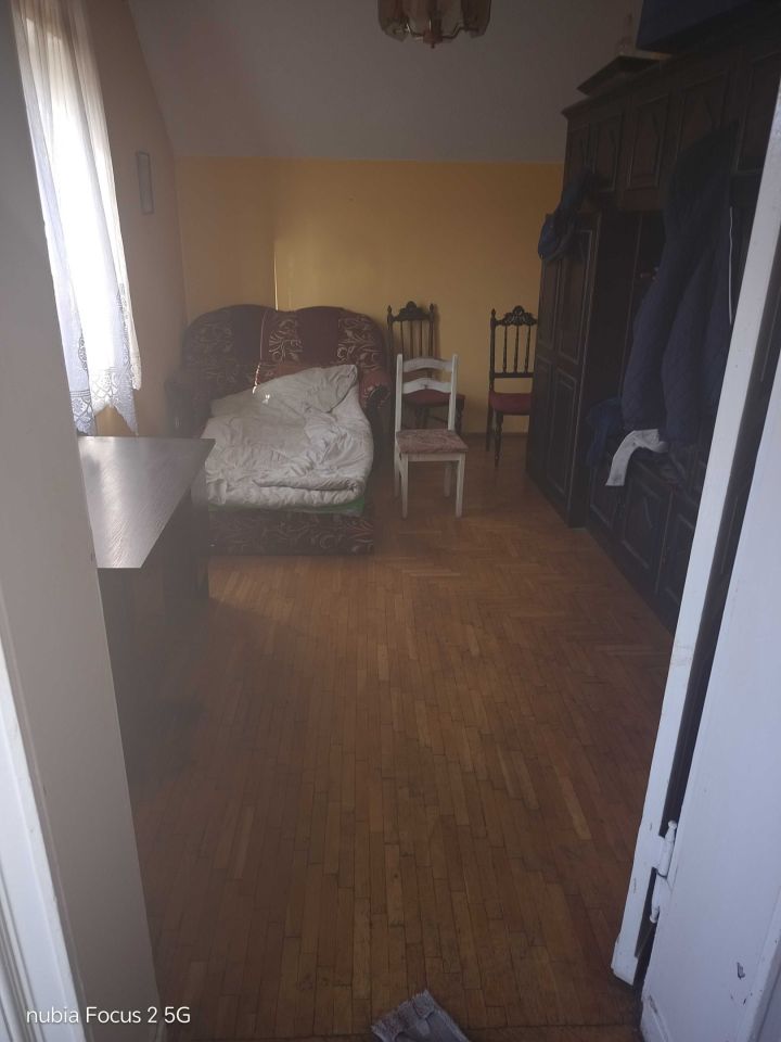 Mieszkanie 4-pokojowe Żarów. Zdjęcie 3