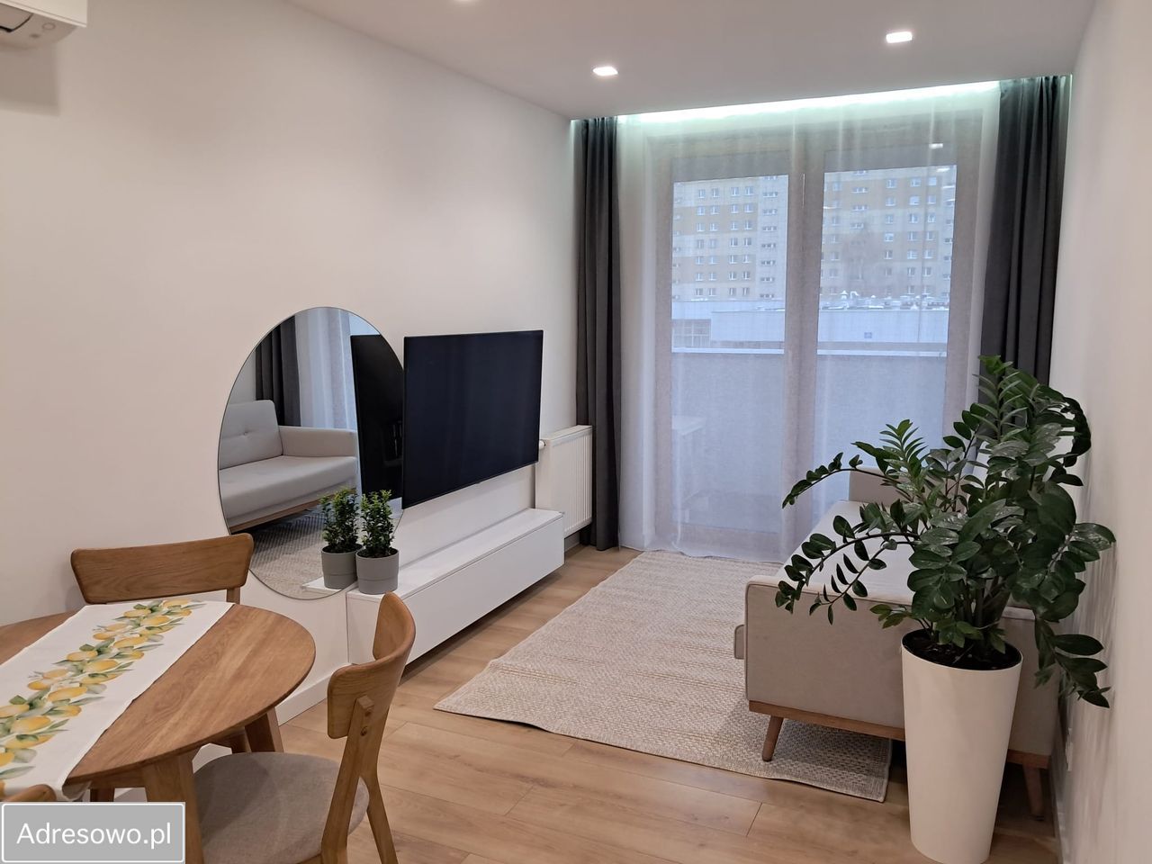 Mieszkanie 4-pokojowe Kraków Czyżyny, os. Dywizjonu 303. Zdjęcie 1