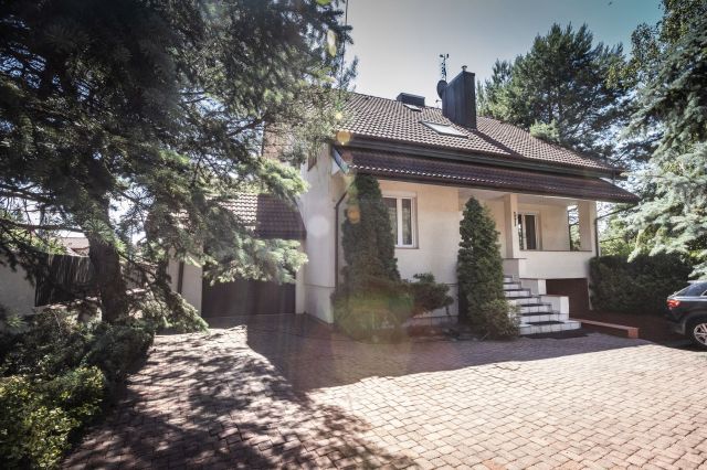 dom wolnostojący, 5 pokoi Latchorzew. Zdjęcie 1