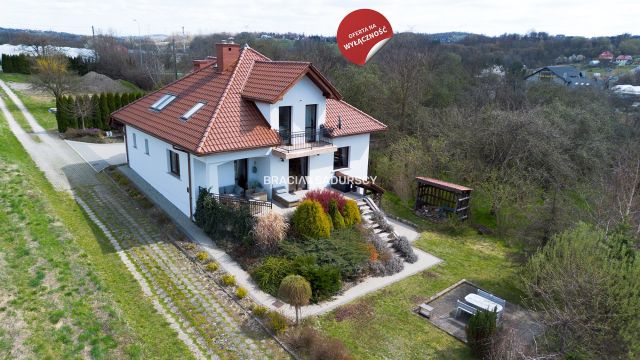 dom wolnostojący, 5 pokoi Bochnia, ul. Wiśnicka. Zdjęcie 1