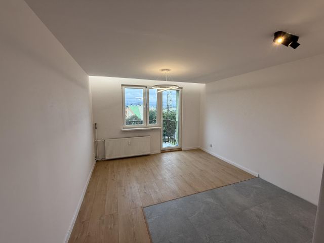 Mieszkanie 3-pokojowe Wałbrzych Piaskowa Góra, ul. Władysława Broniewskiego. Zdjęcie 1