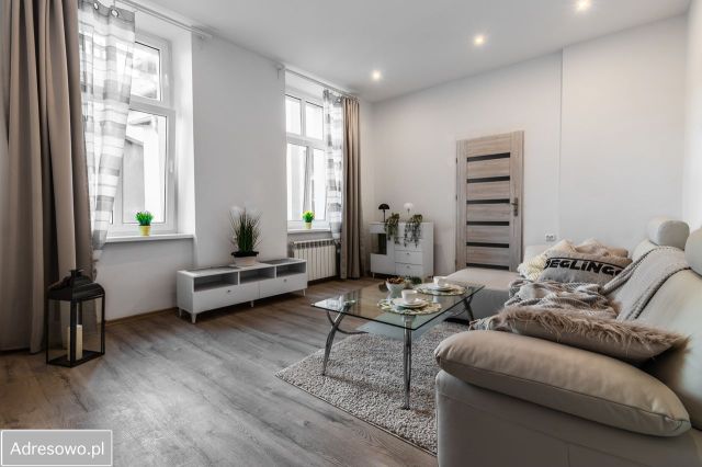 Mieszkanie 3-pokojowe Bytom Śródmieście, ul. Dworcowa. Zdjęcie 1