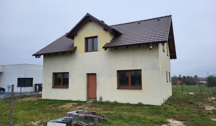 dom wolnostojący, 5 pokoi Lubliniec Centrum, ul. Częstochowska
