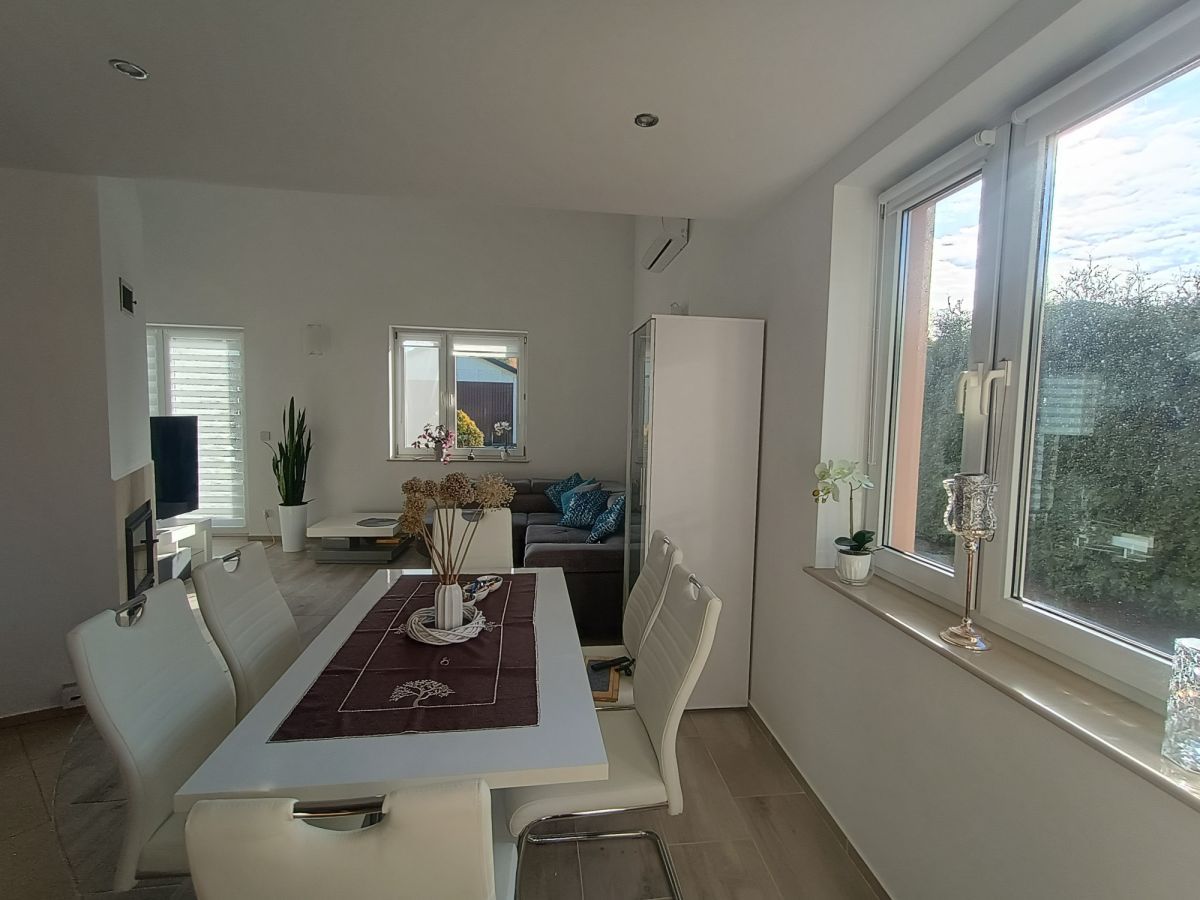 dom wolnostojący, 6 pokoi Kębliny. Zdjęcie 8