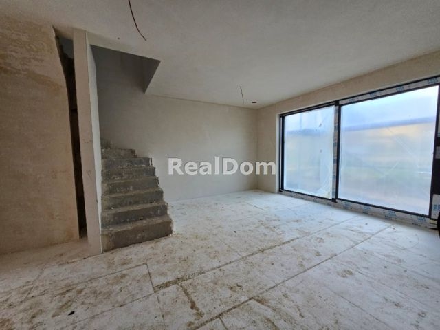 Mieszkanie 4-pokojowe Chrosna. Zdjęcie 2