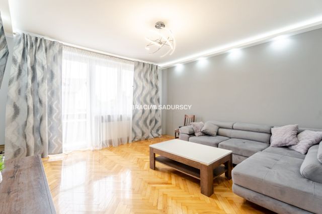 dom wolnostojący, 9 pokoi Kraków Zwierzyniec. Zdjęcie 3