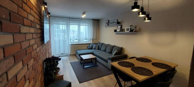 Mieszkanie 3-pokojowe Gdynia Chylonia, ul. Swarzewska. Zdjęcie 1