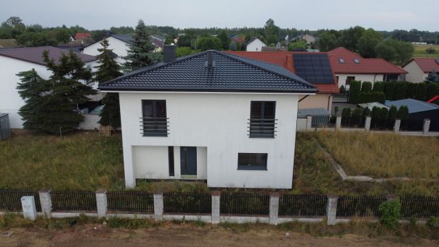 dom wolnostojący, 5 pokoi Małęczyn, ul. Bankowa. Zdjęcie 1