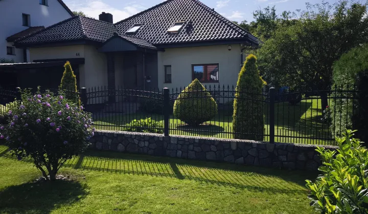 dom wolnostojący, 5 pokoi Reda Ciechocino, ul. Wiejska