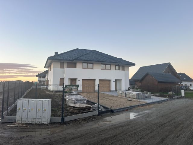 bliźniak, 5 pokoi Proszków. Zdjęcie 1