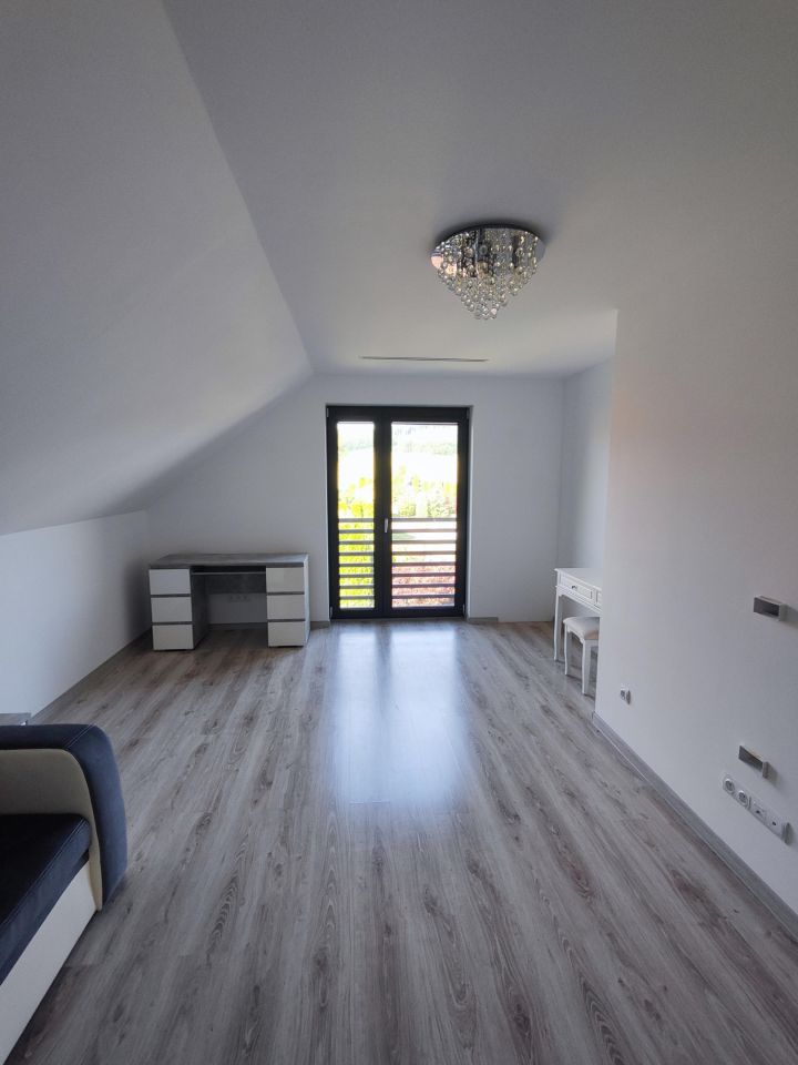 dom wolnostojący, 5 pokoi Burkatów, ul. Osiedle Pogórze. Zdjęcie 15