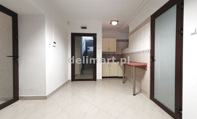 Lokal Lesko, pl. Konstytucji 3 Maja. Zdjęcie 9