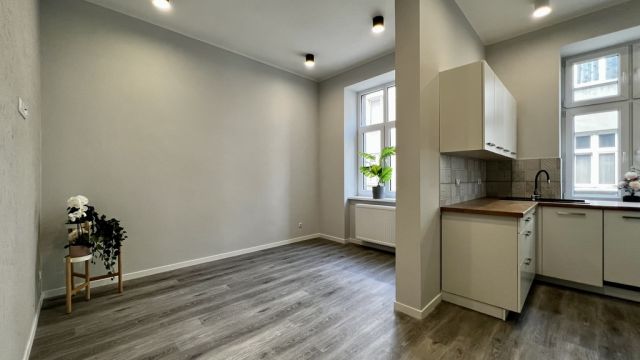 Mieszkanie 1-pokojowe Łódź, al. 1 Maja. Zdjęcie 1