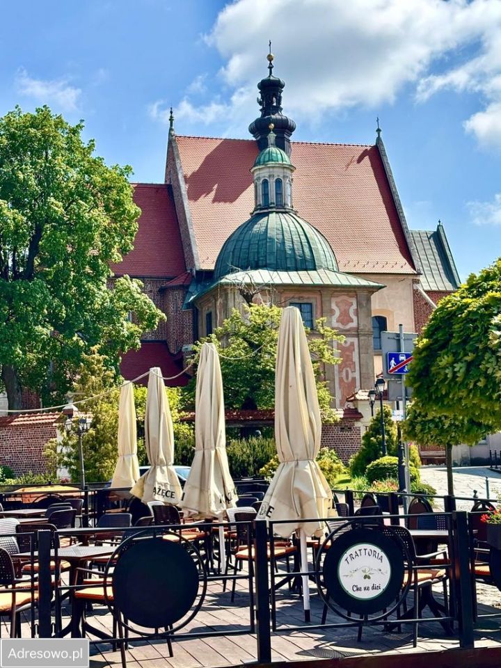 Lokal Niepołomice, rynek Rynek. Zdjęcie 8