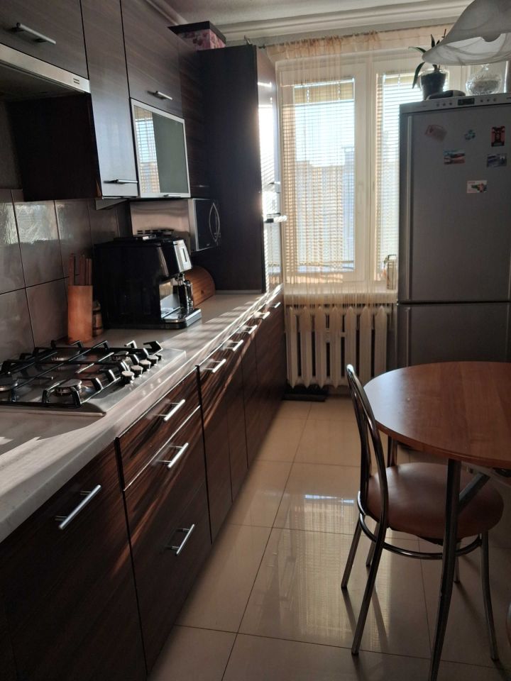 Mieszkanie 3-pokojowe Ostrowiec Świętokrzyski, os. Słoneczne. Zdjęcie 3