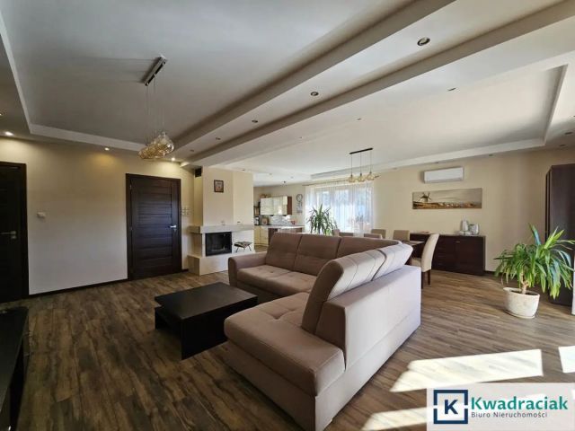 dom wolnostojący, 4 pokoje Żarnowiec. Zdjęcie 3