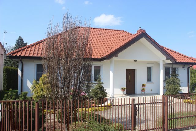 dom wolnostojący, 4 pokoje Konin Laskówiec, ul. Karola Olszewskiego. Zdjęcie 1