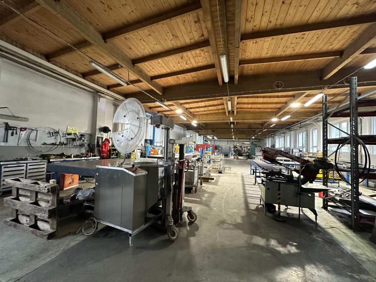 Hala/magazyn Karzcino. Zdjęcie 2