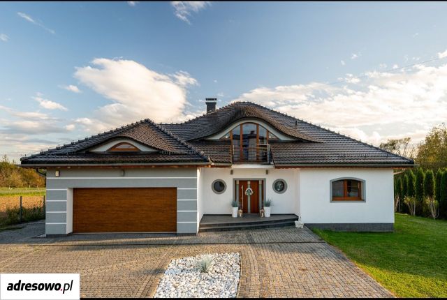 dom wolnostojący, 7 pokoi Pstrążna. Zdjęcie 1