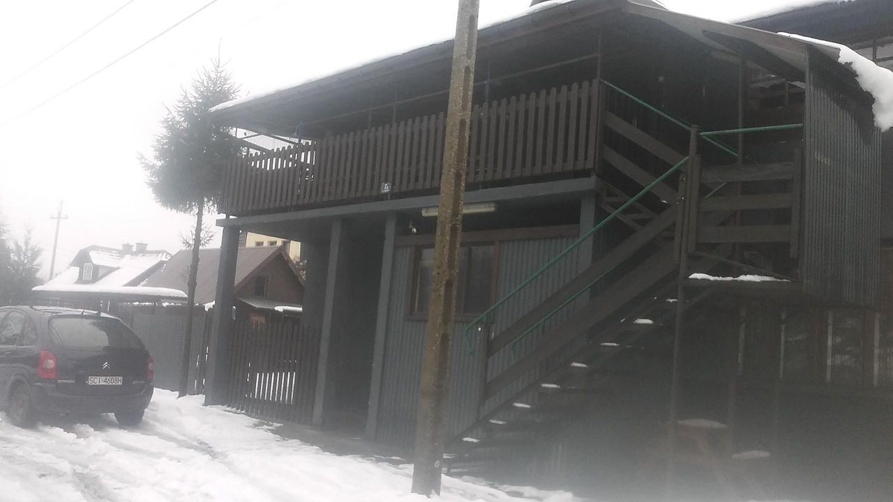 dom wolnostojący, 8 pokoi Brenna Spalona, ul. Wiejska. Zdjęcie 2