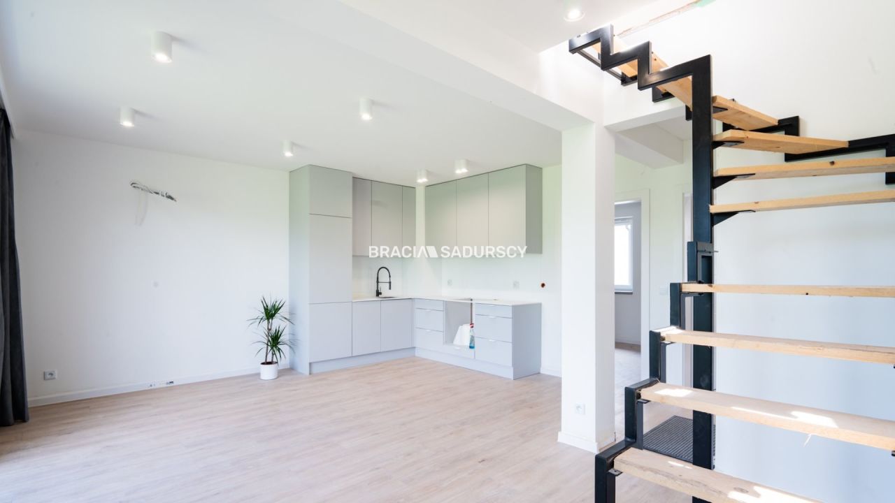 Mieszkanie 4-pokojowe Strumiany. Zdjęcie 2