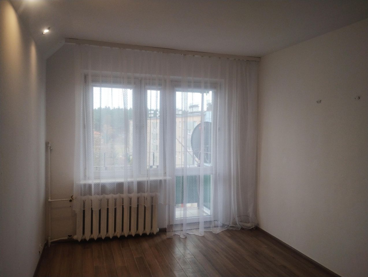 Mieszkanie 3-pokojowe Jelna, ul. Komisji Edukacji Narodowej. Zdjęcie 1