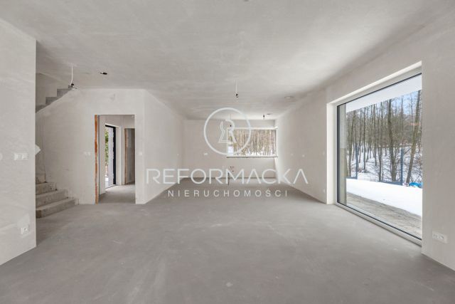 dom wolnostojący, 5 pokoi Strażów. Zdjęcie 7