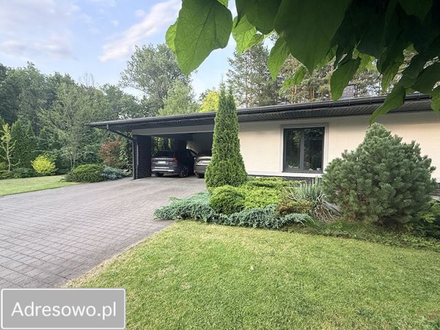 dom wolnostojący, 8 pokoi Wiązowna, ul. Modrzewiowa. Zdjęcie 1