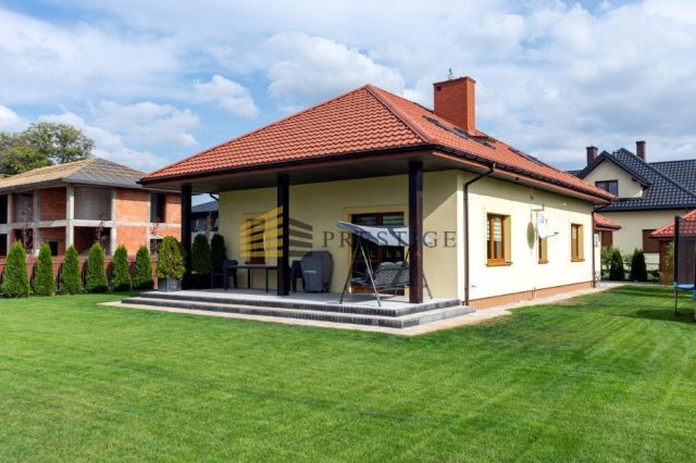 dom wolnostojący, 6 pokoi Stanisławów Pierwszy. Zdjęcie 1