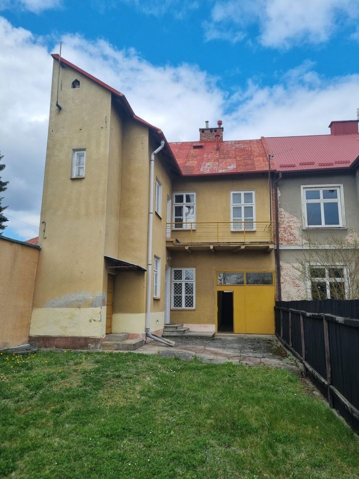 kamienica, 4 pokoje Nisko Centrum, ul. 3 Maja. Zdjęcie 1