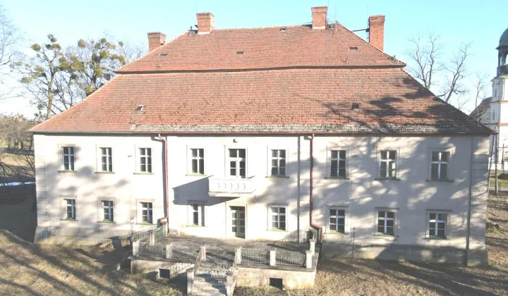 dworek, 14 pokoi Biskupice