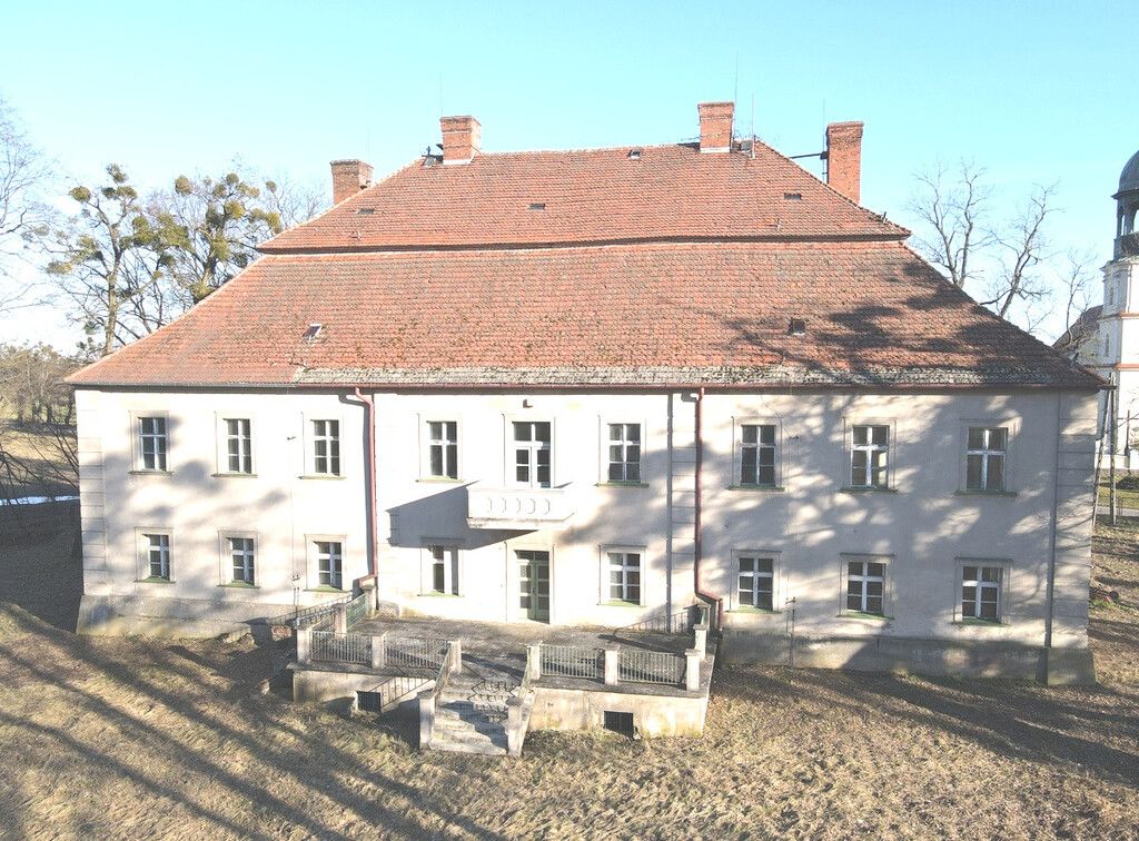 dworek, 14 pokoi Biskupice. Zdjęcie 1