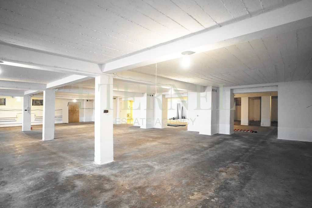 Hala/magazyn Lednica Górna. Zdjęcie 12