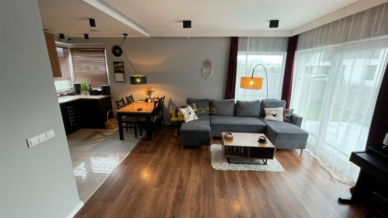 dom wolnostojący, 5 pokoi Kłaj. Zdjęcie 3