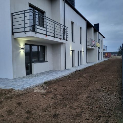 dom szeregowy, 5 pokoi Warszawice. Zdjęcie 1