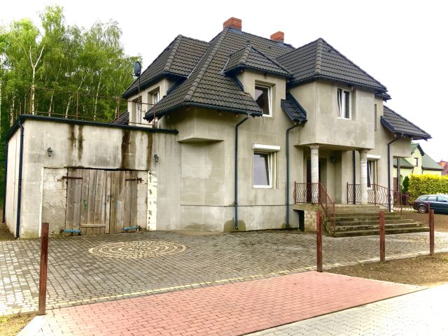 dom wolnostojący, 5 pokoi Laskowice, ul. ks. Franciszka Wilhelma Kubsza. Zdjęcie 1