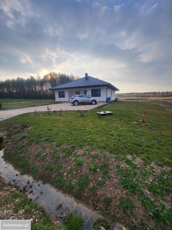 dom wolnostojący, 3 pokoje Obice. Zdjęcie 17