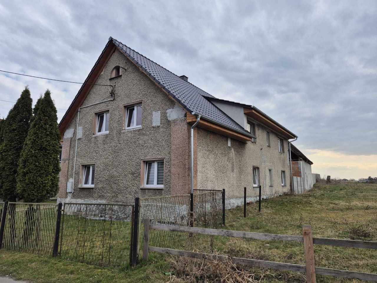 dom wolnostojący Łosiów. Zdjęcie 1