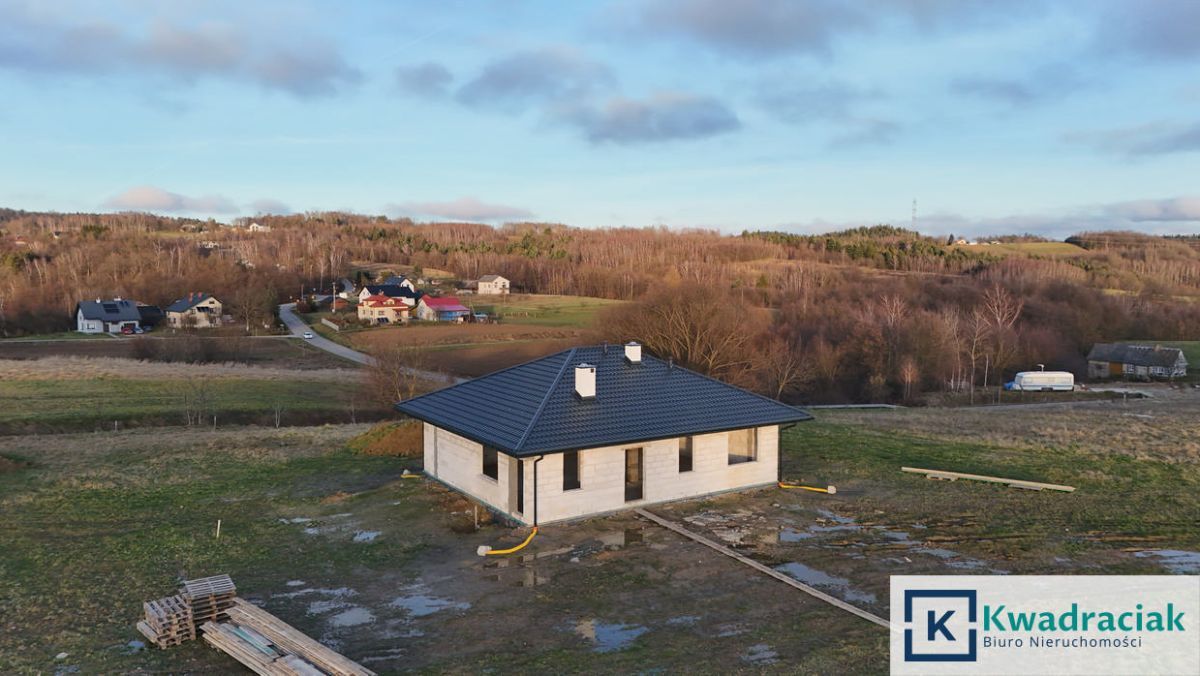 dom wolnostojący, 4 pokoje Kombornia. Zdjęcie 2