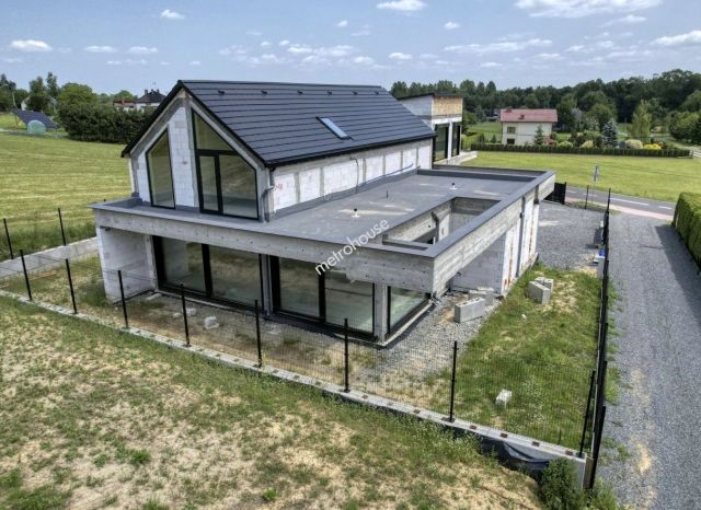 dom wolnostojący, 10 pokoi Pisarzowice, ul. Bielska. Zdjęcie 1