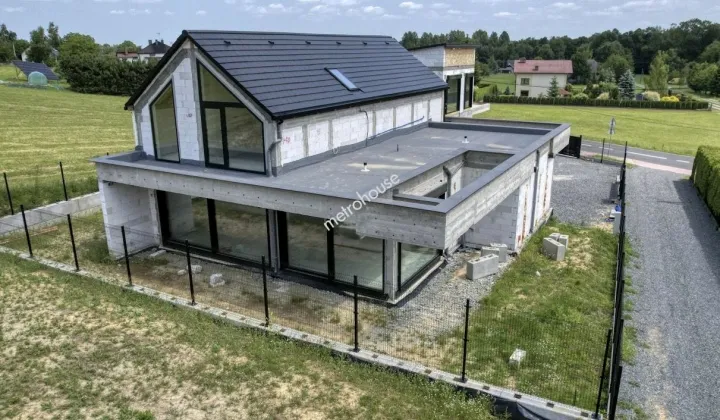 dom wolnostojący, 10 pokoi Pisarzowice, ul. Bielska