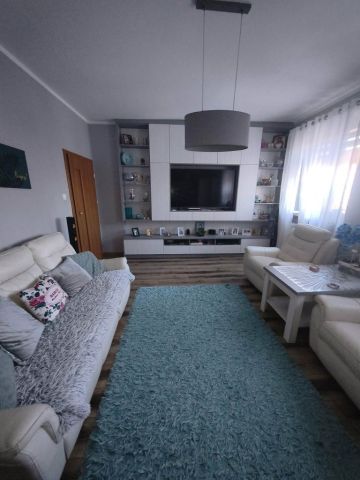 Mieszkanie 3-pokojowe Radosze. Zdjęcie 1