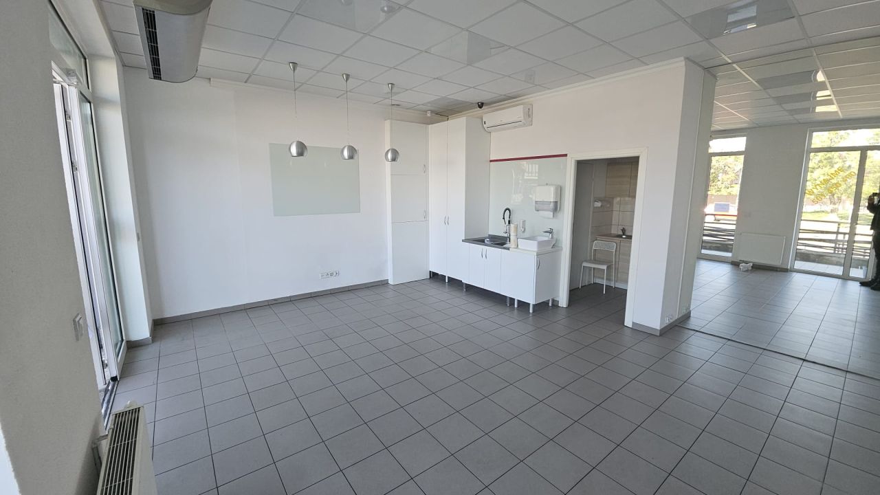 Lokal Wrocław Oporów, al. Piastów. Zdjęcie 3