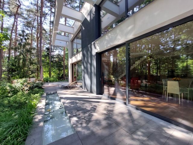 dom wolnostojący, 5 pokoi Magdalenka, ul. Paprociowa. Zdjęcie 2