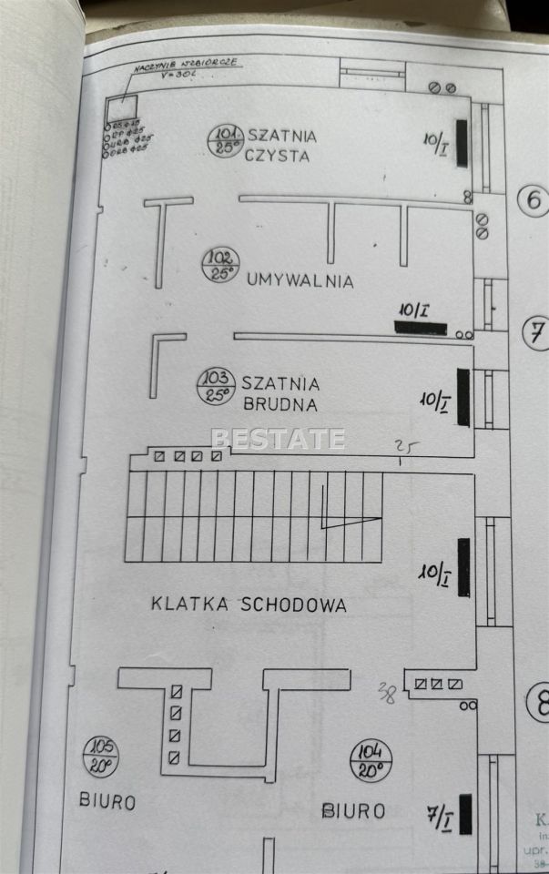 Hala/magazyn Pustków. Zdjęcie 28