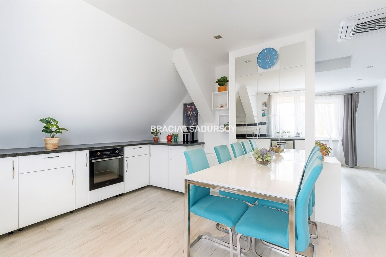 dom wolnostojący, 5 pokoi Kraków Podgórze, ul. Poronińska. Zdjęcie 1