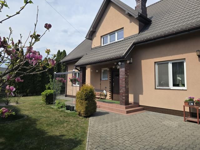 dom wolnostojący, 5 pokoi Zagościniec, ul. 100-lecia. Zdjęcie 1