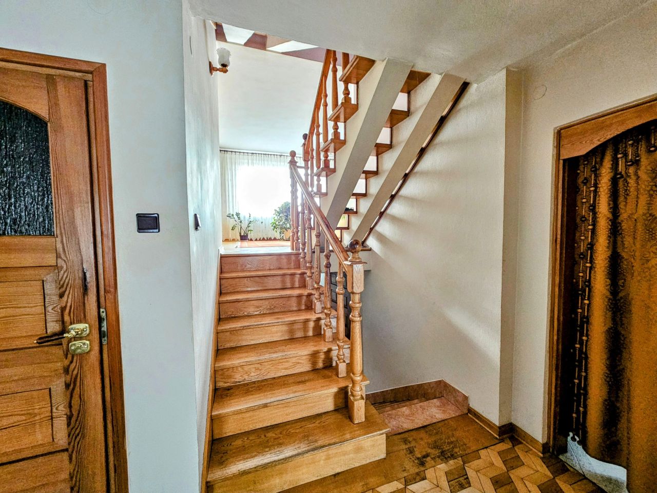 dom wolnostojący, 7 pokoi Stanisławów Drugi, ul. Wolska. Zdjęcie 5